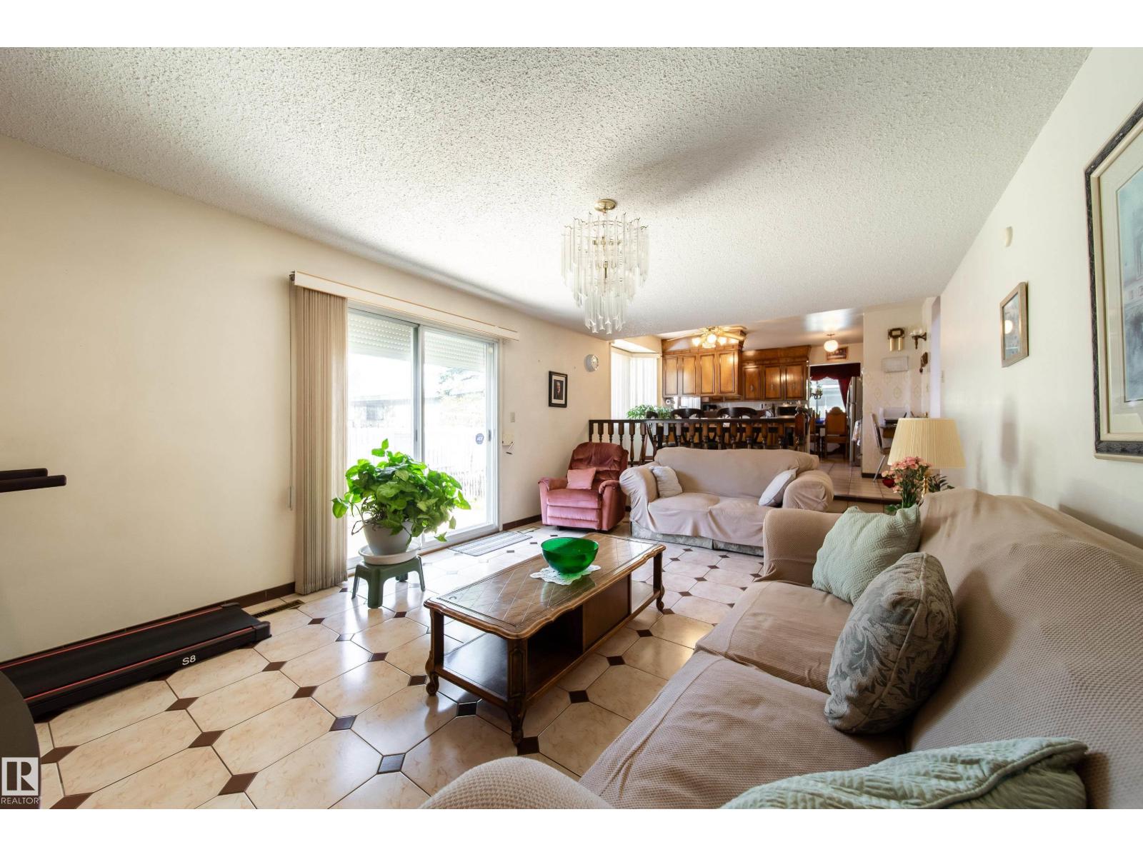 8509 39B AV NW - 23