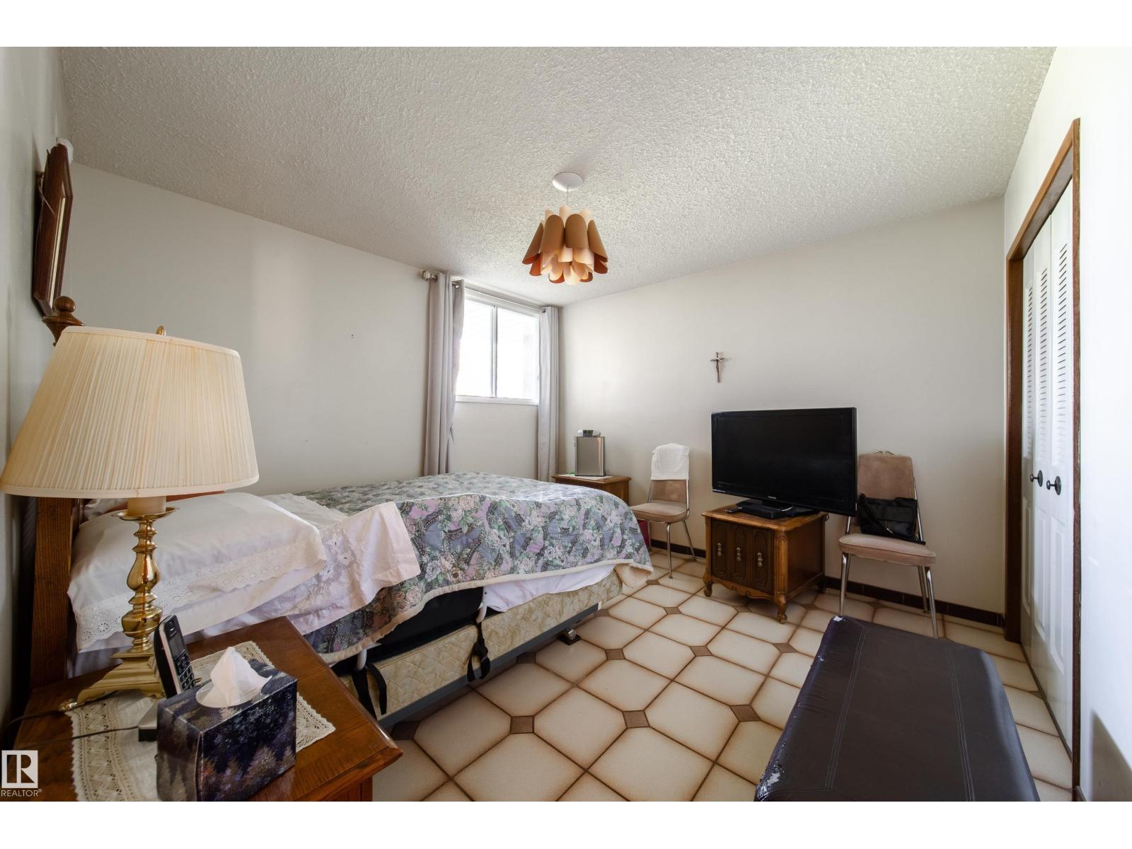 8509 39B AV NW - 25
