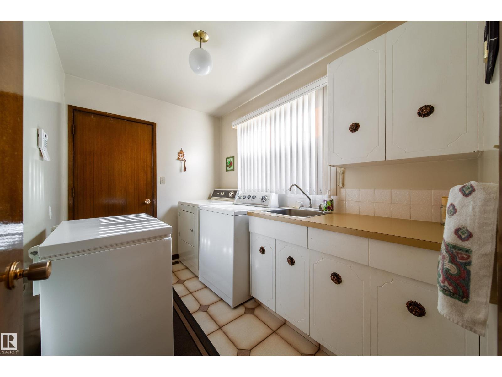 8509 39B AV NW - 27