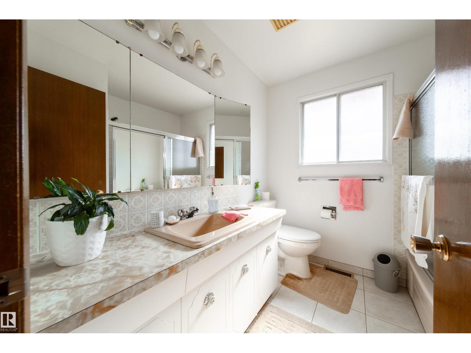 8509 39B AV NW - 35