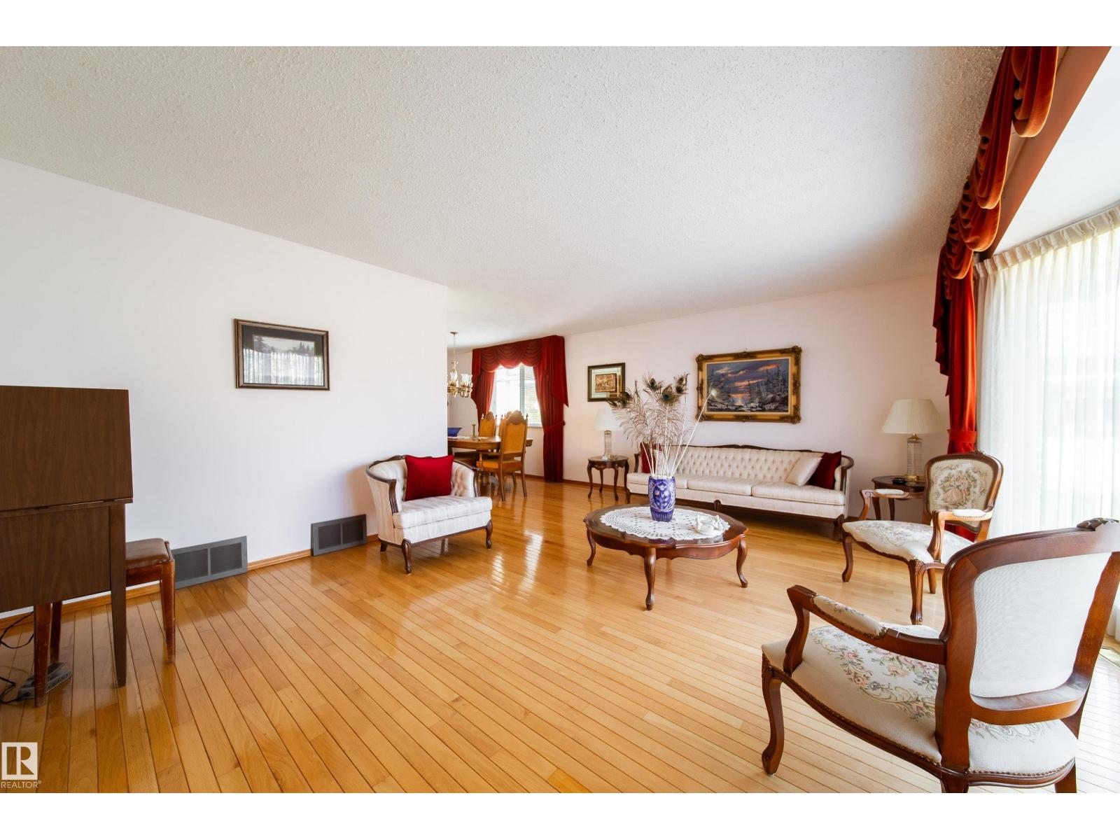 8509 39B AV NW - 4