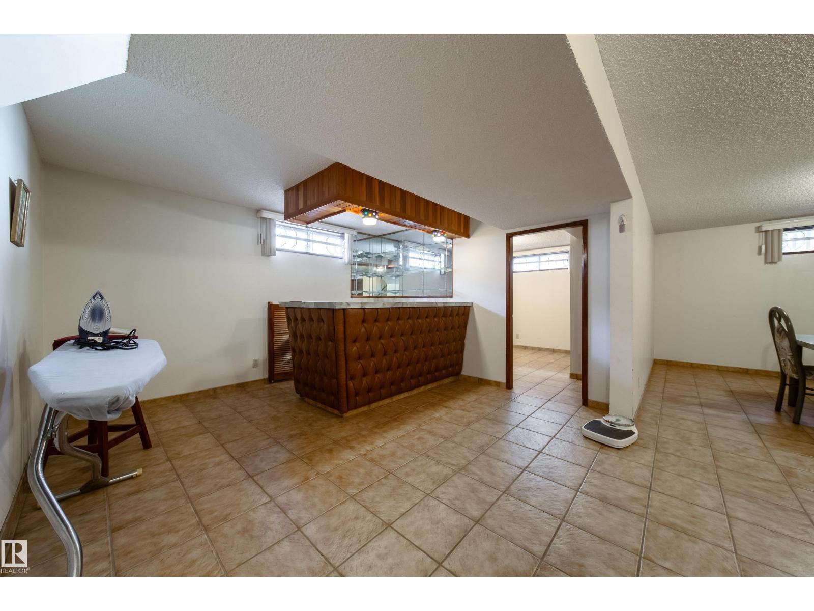 8509 39B AV NW - 42