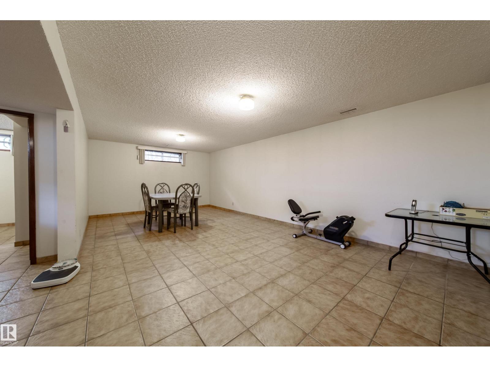 8509 39B AV NW - 43