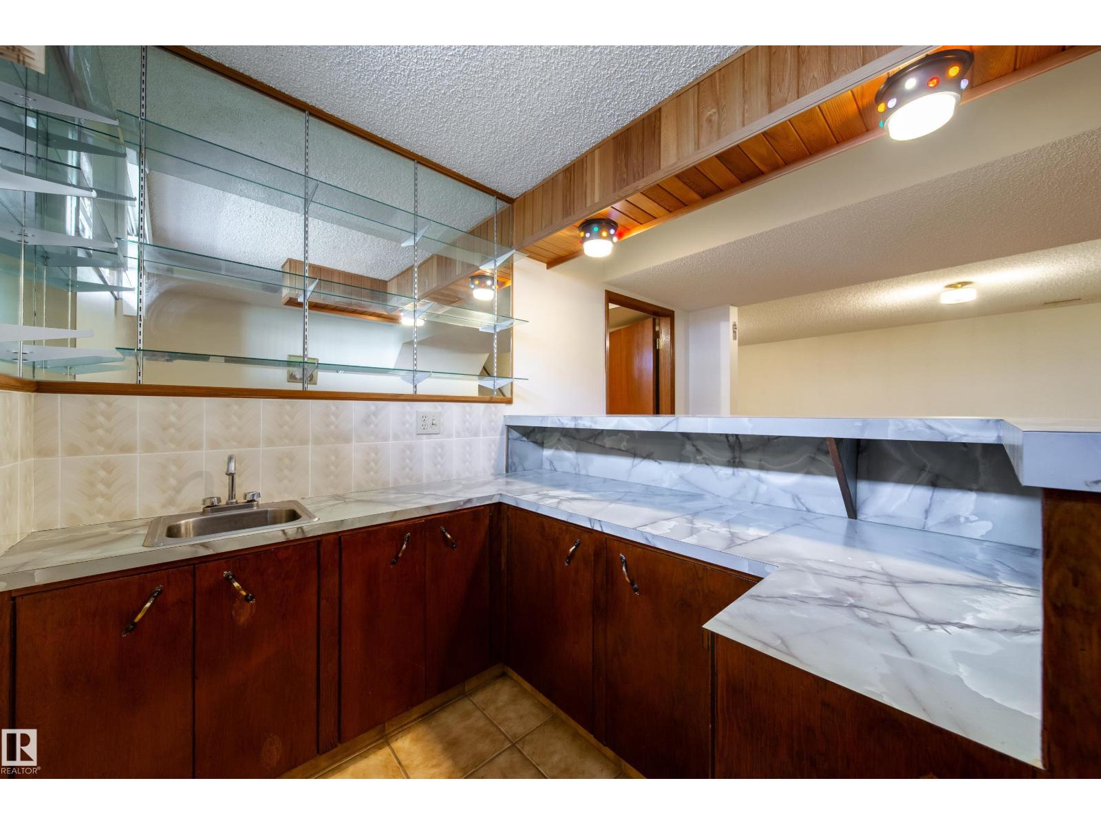 8509 39B AV NW - 44