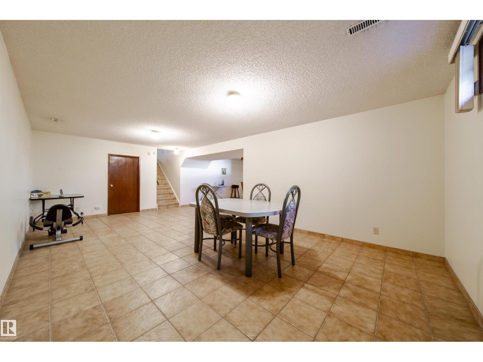 8509 39B AV NW - 46