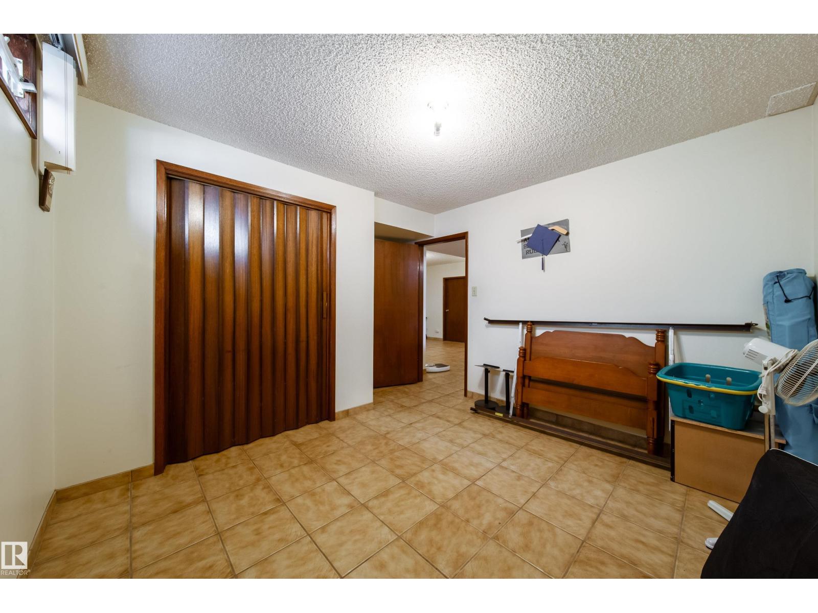 8509 39B AV NW - 49