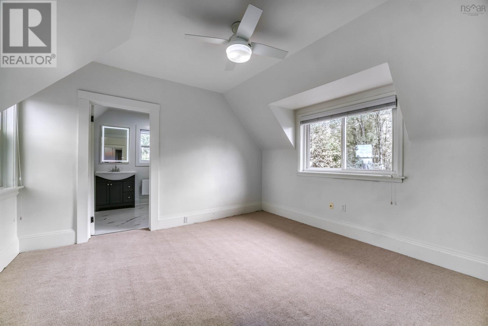 1745 Victoria Street - 27