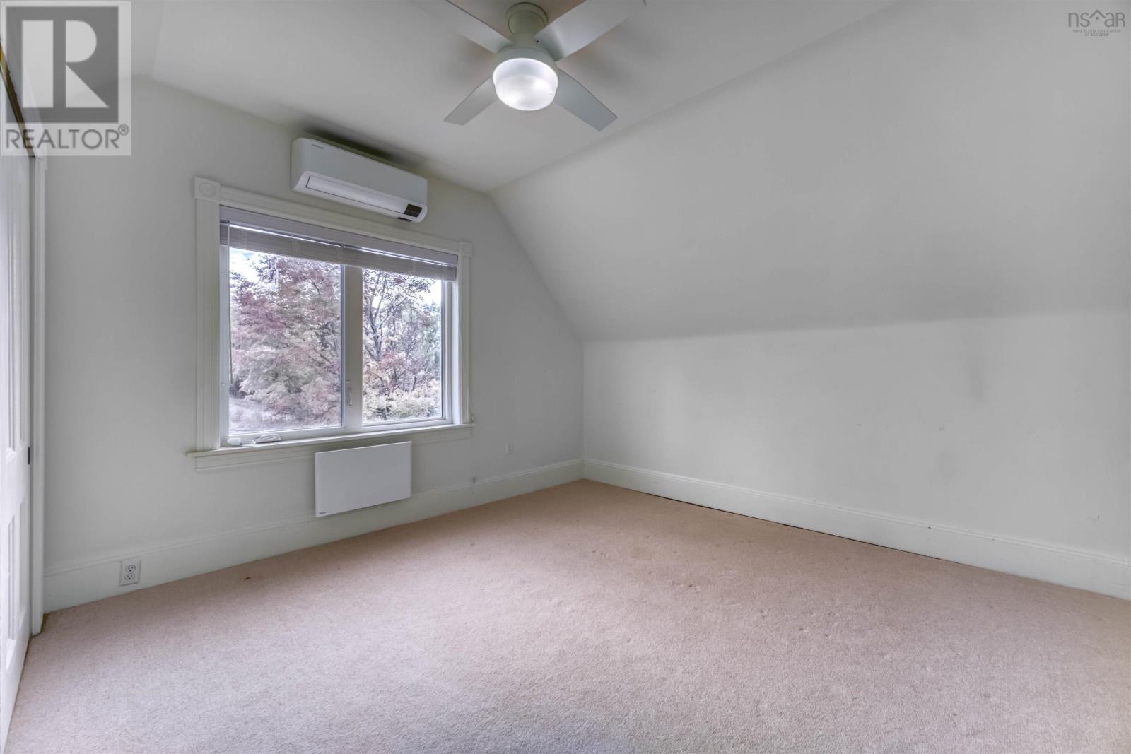 1745 Victoria Street - 34