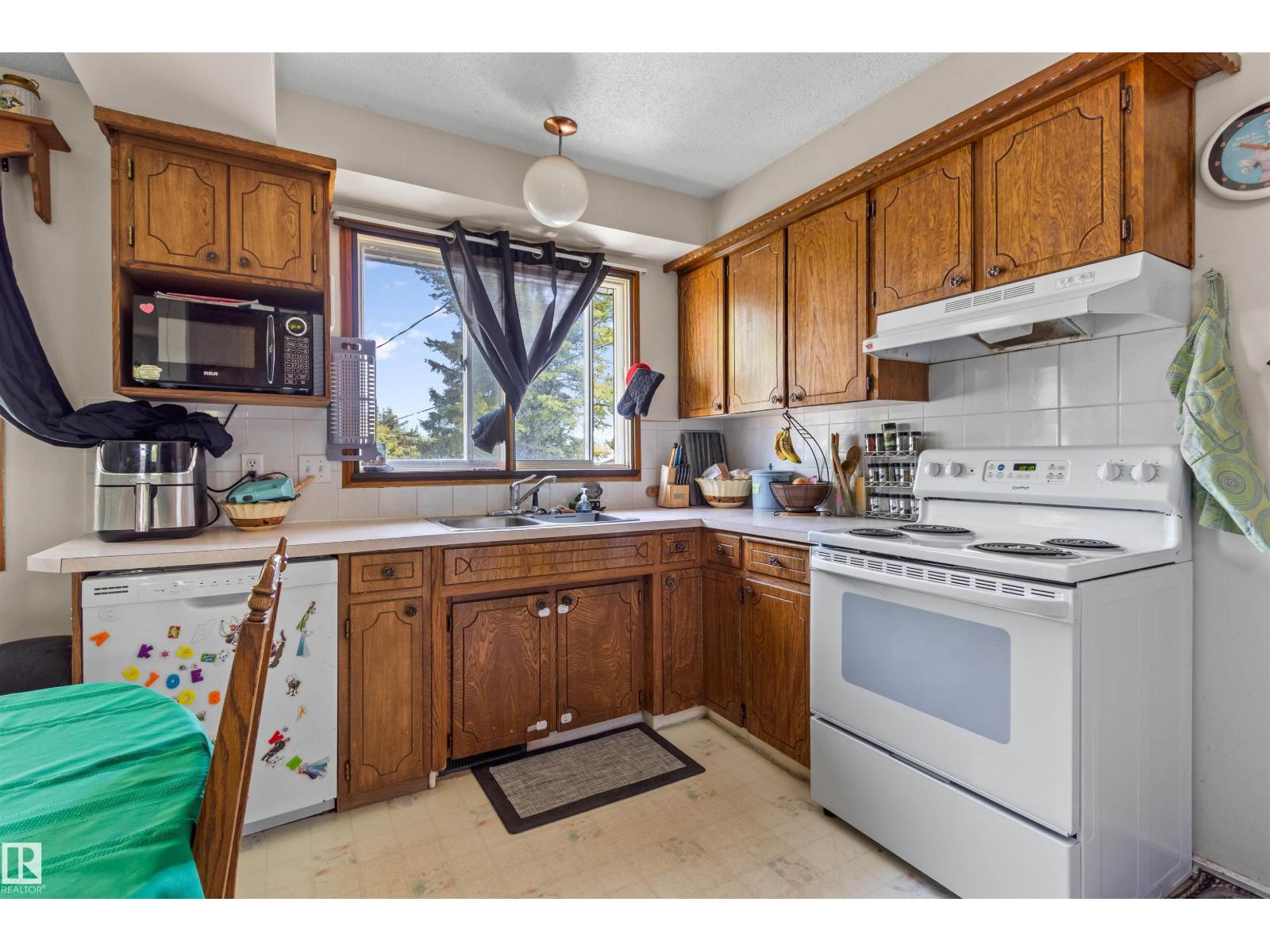 4916 54A AV — photo 9