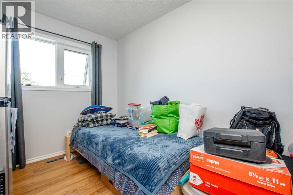 11808 98 Street - 10