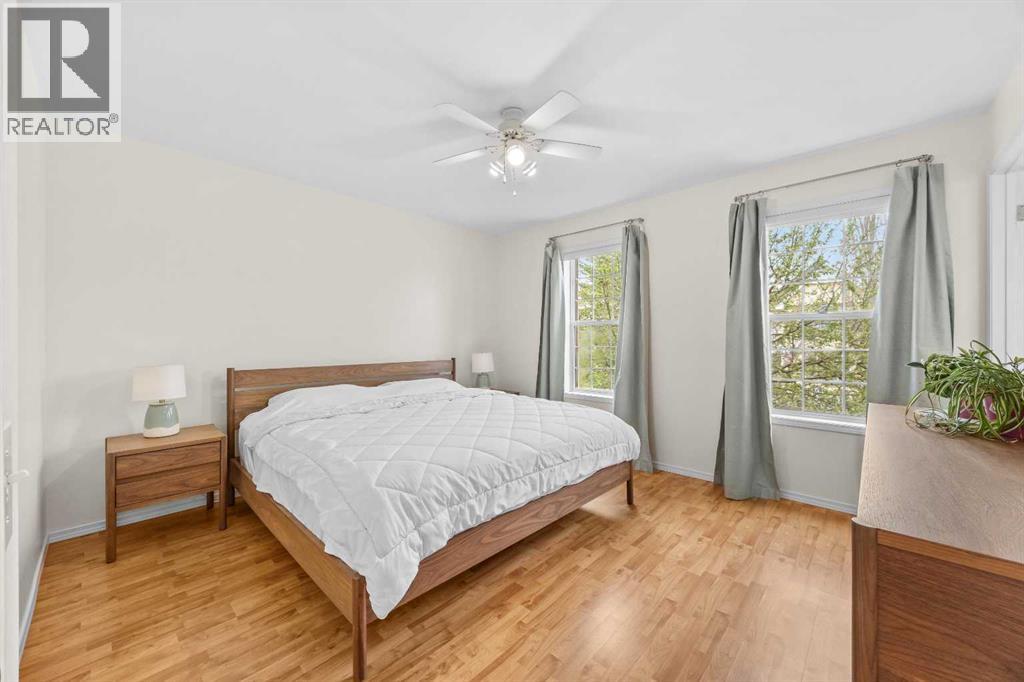 99 Hidden Crescent NW - 22