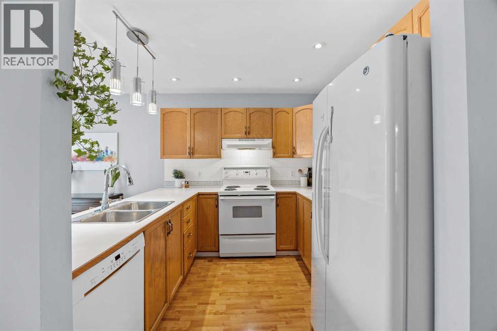 99 Hidden Crescent NW - 9