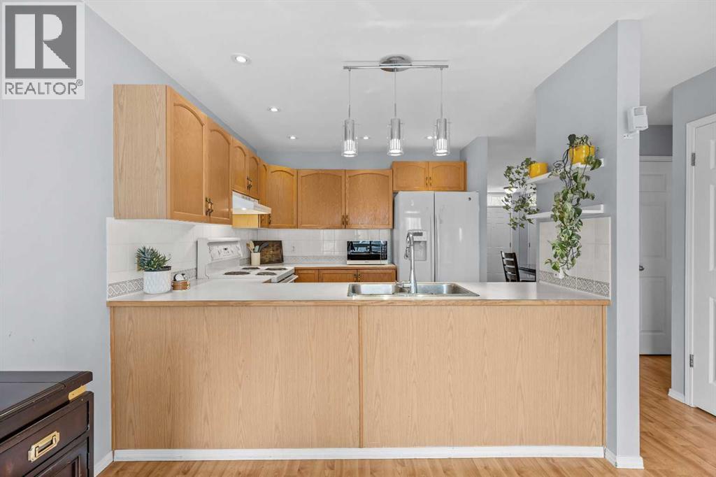 99 Hidden Crescent NW - 11