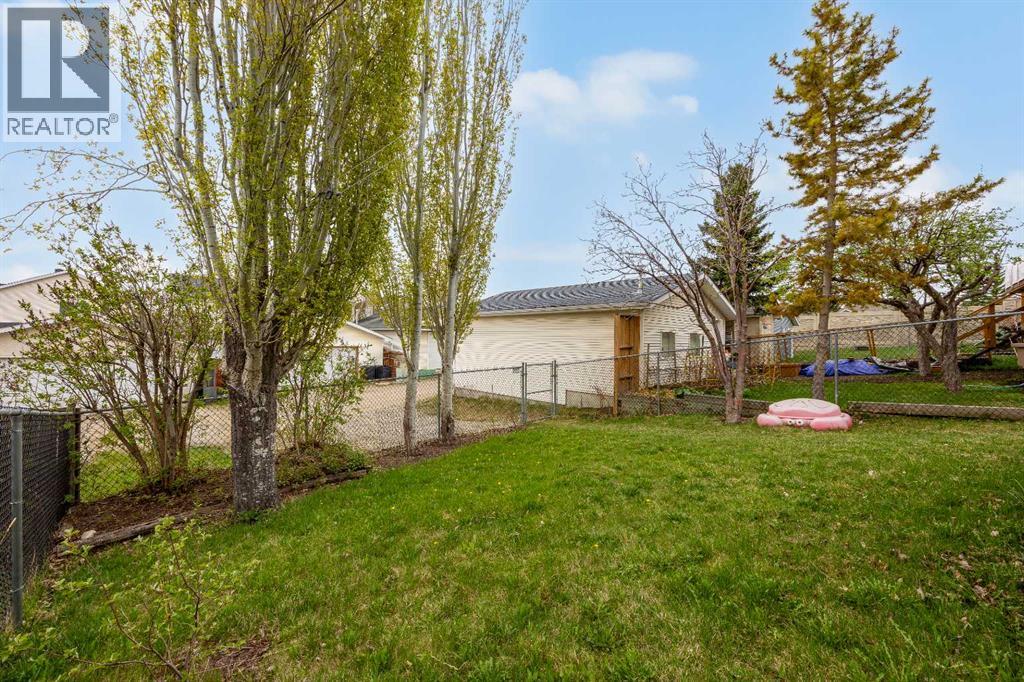 99 Hidden Crescent NW - 43