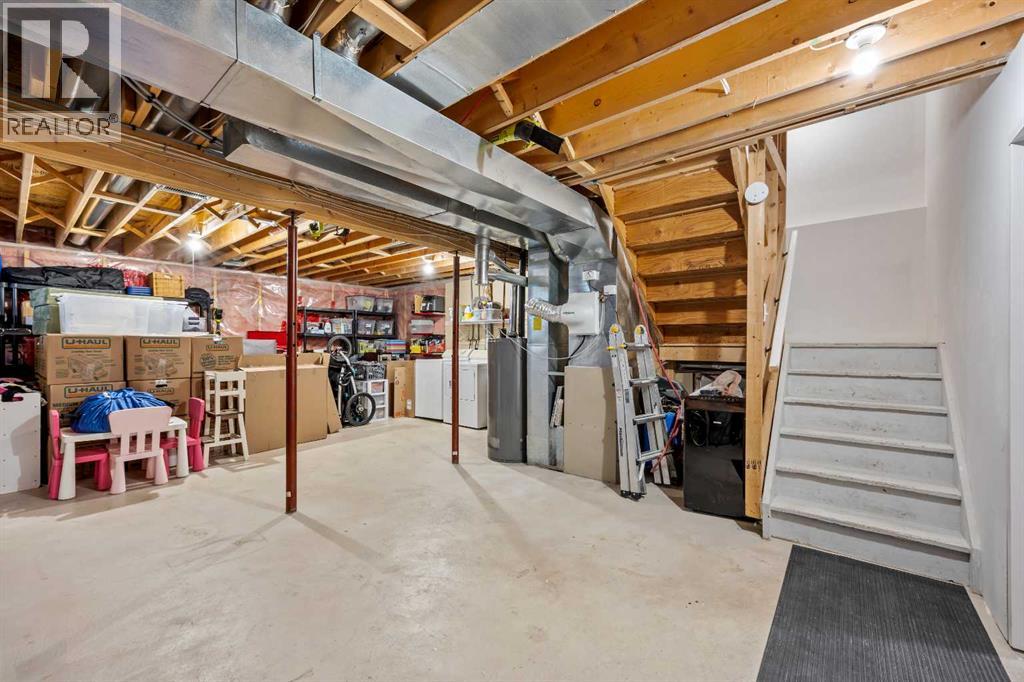 99 Hidden Crescent NW - 38