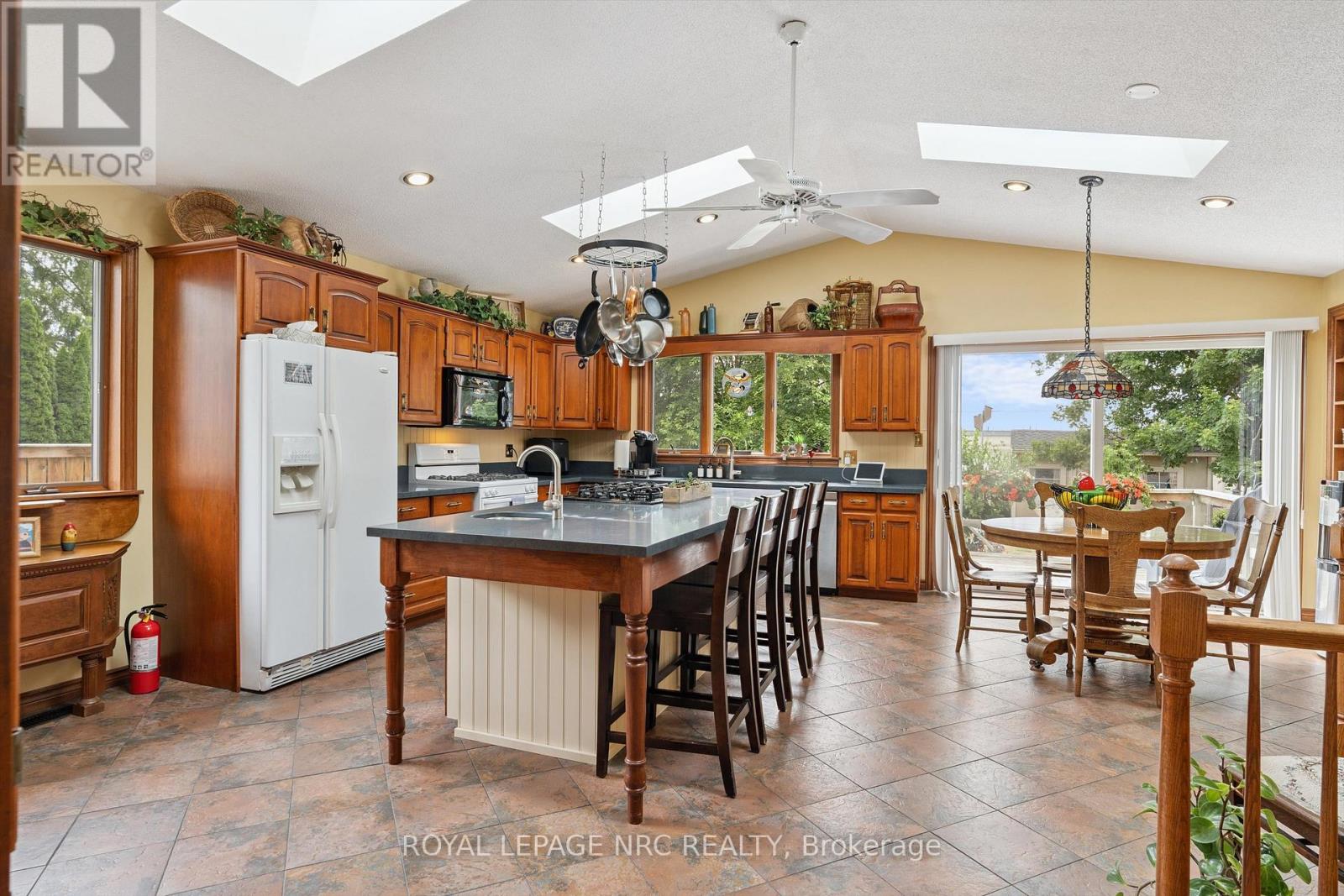1287 THIRD ST LOUTH - 9