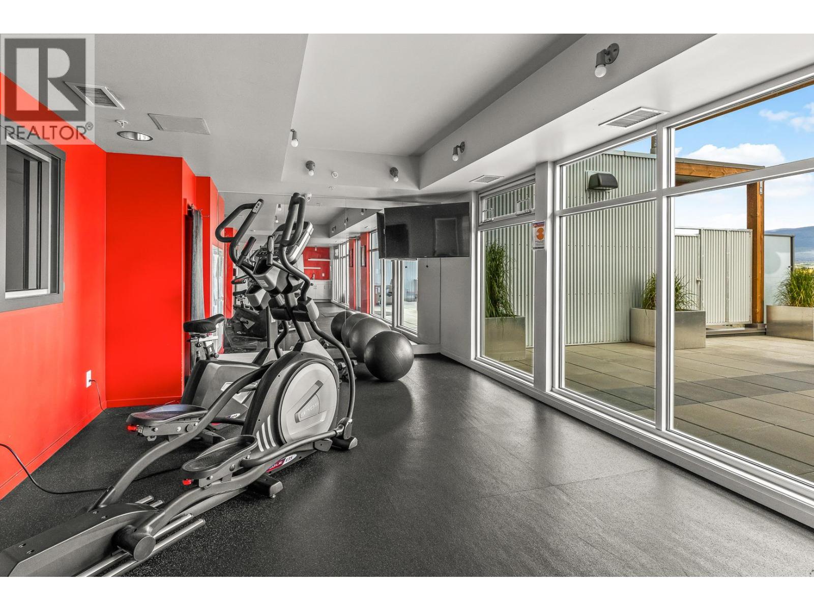 403 1290 St. Paul Street, Kelowna