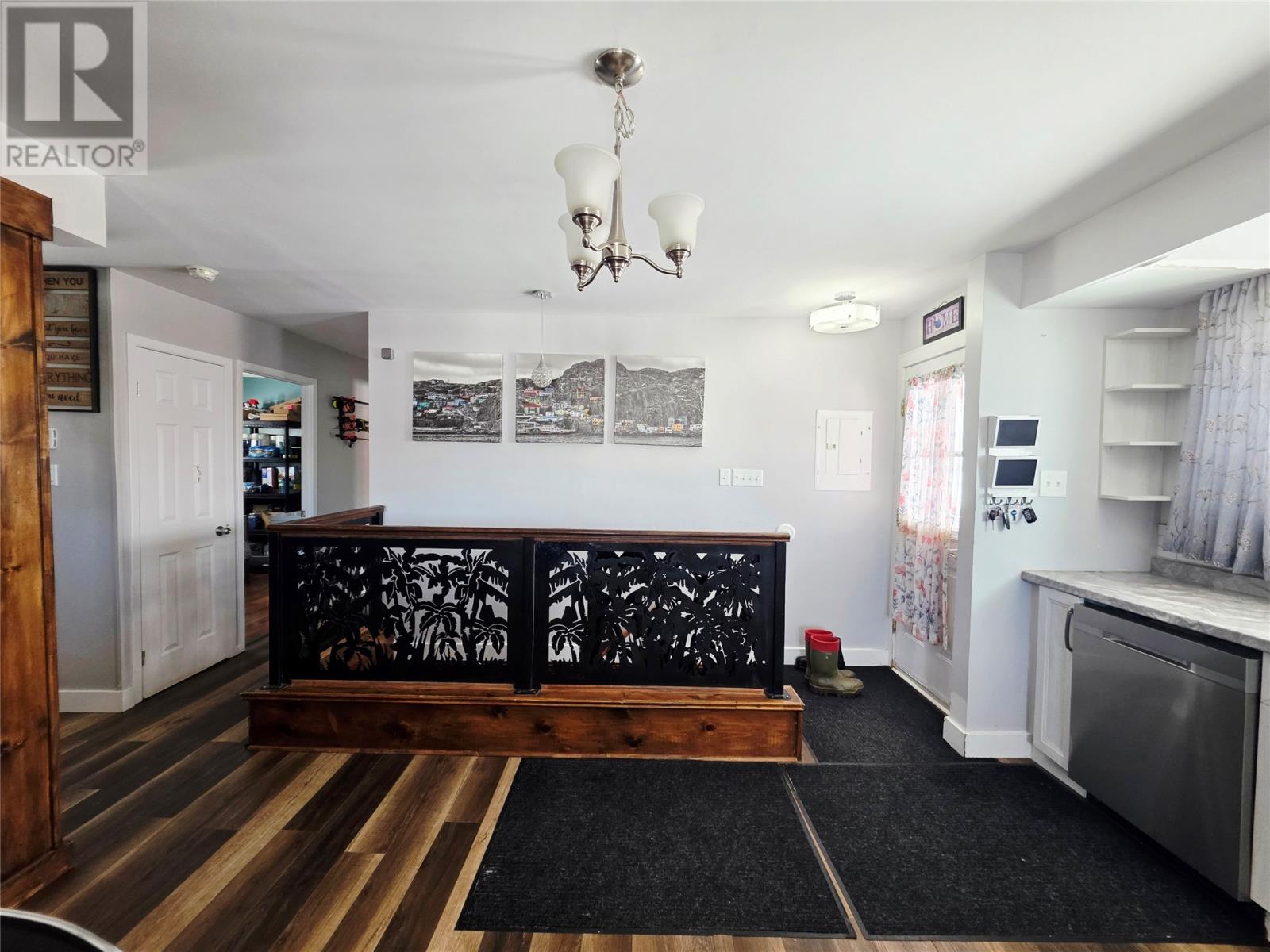 800 Balsam Crescent - 2