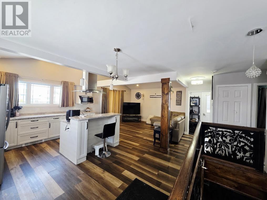 800 Balsam Crescent - 3