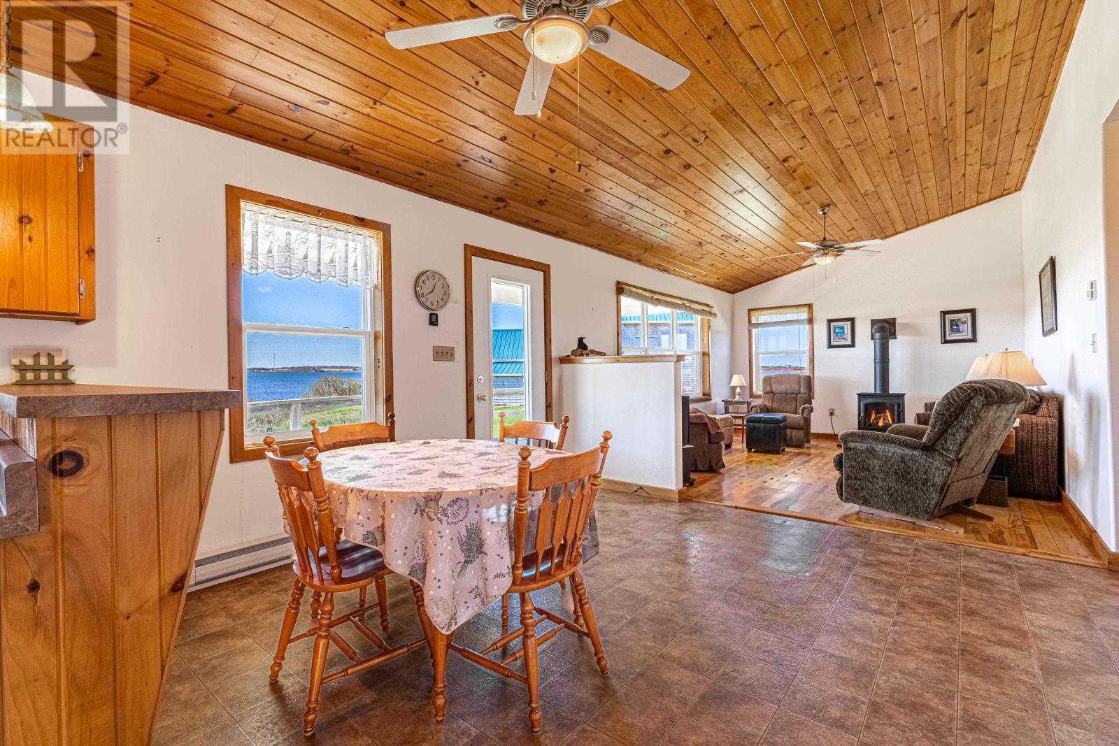 212 BASINVIEW Crescent - 9