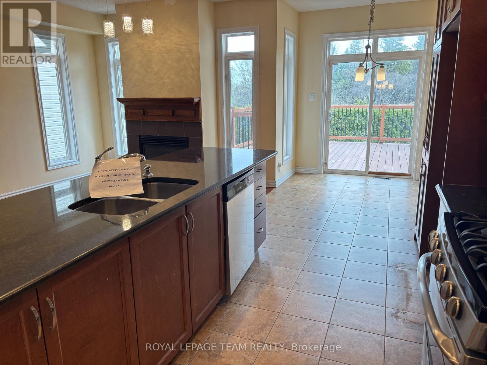 449 FOXHALL WAY - 10