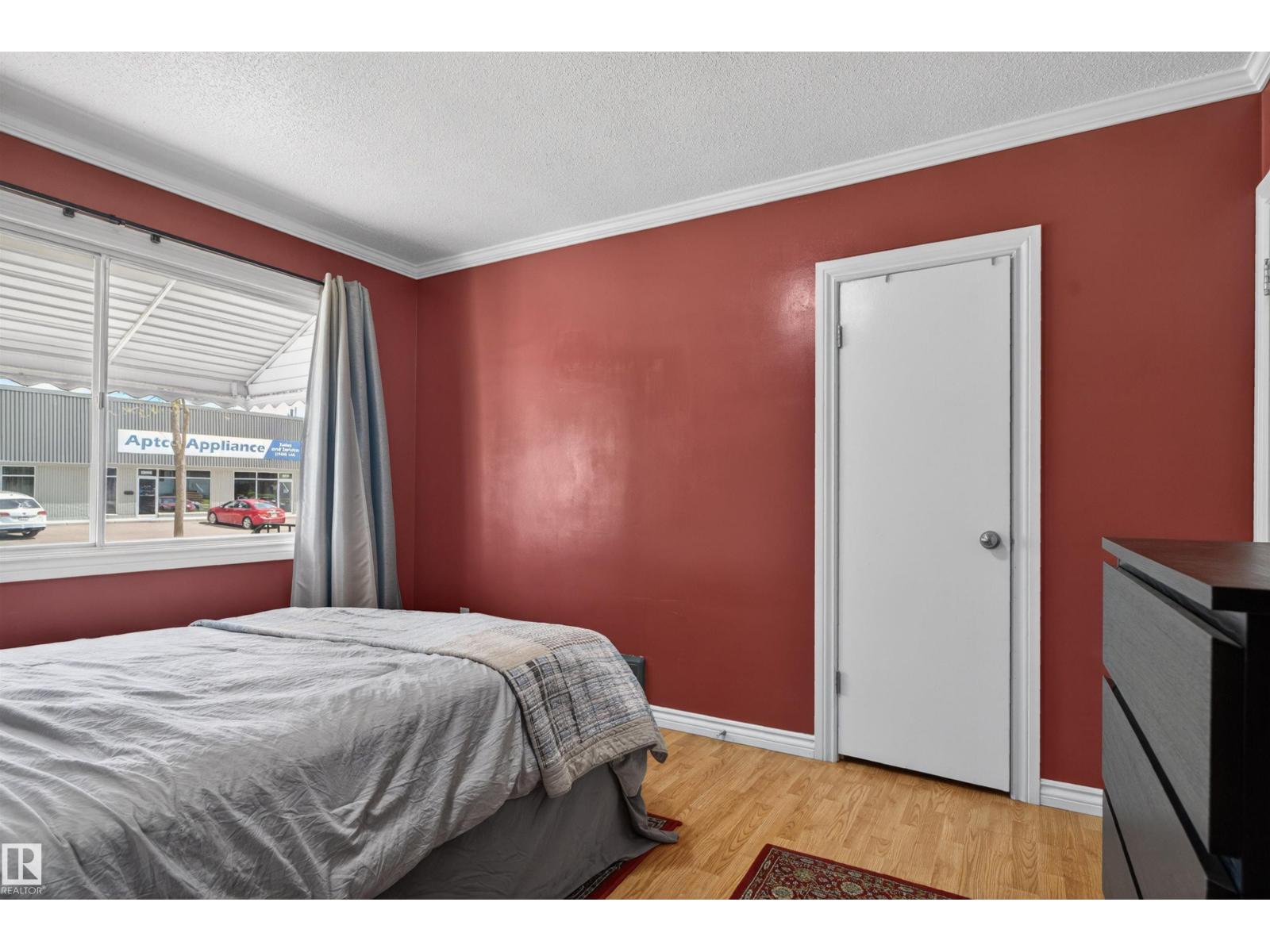 12040 76 ST NW - 11