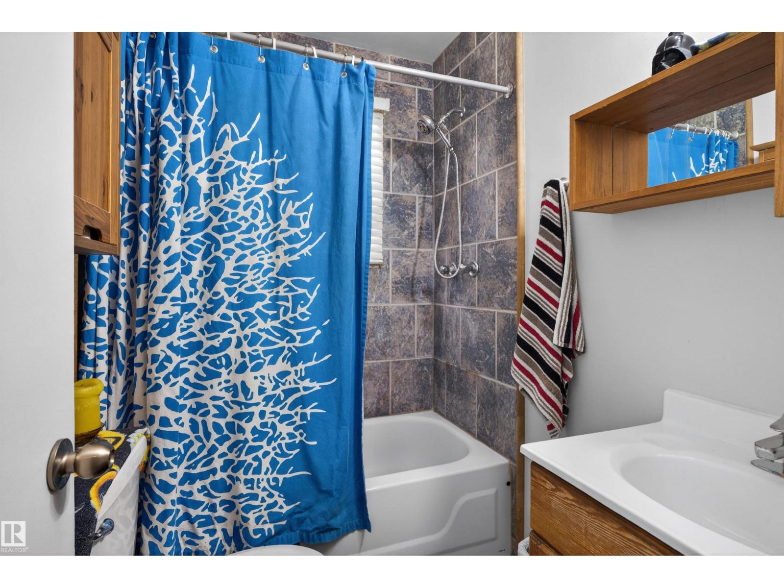 12040 76 ST NW - 15