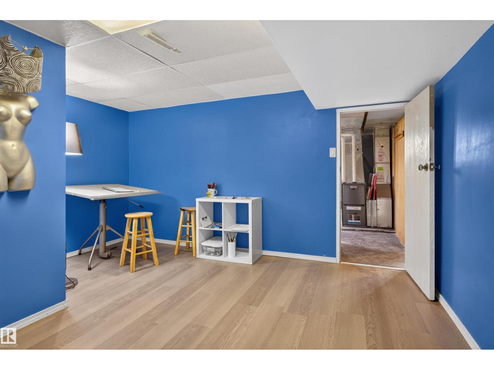 12040 76 ST NW - 23