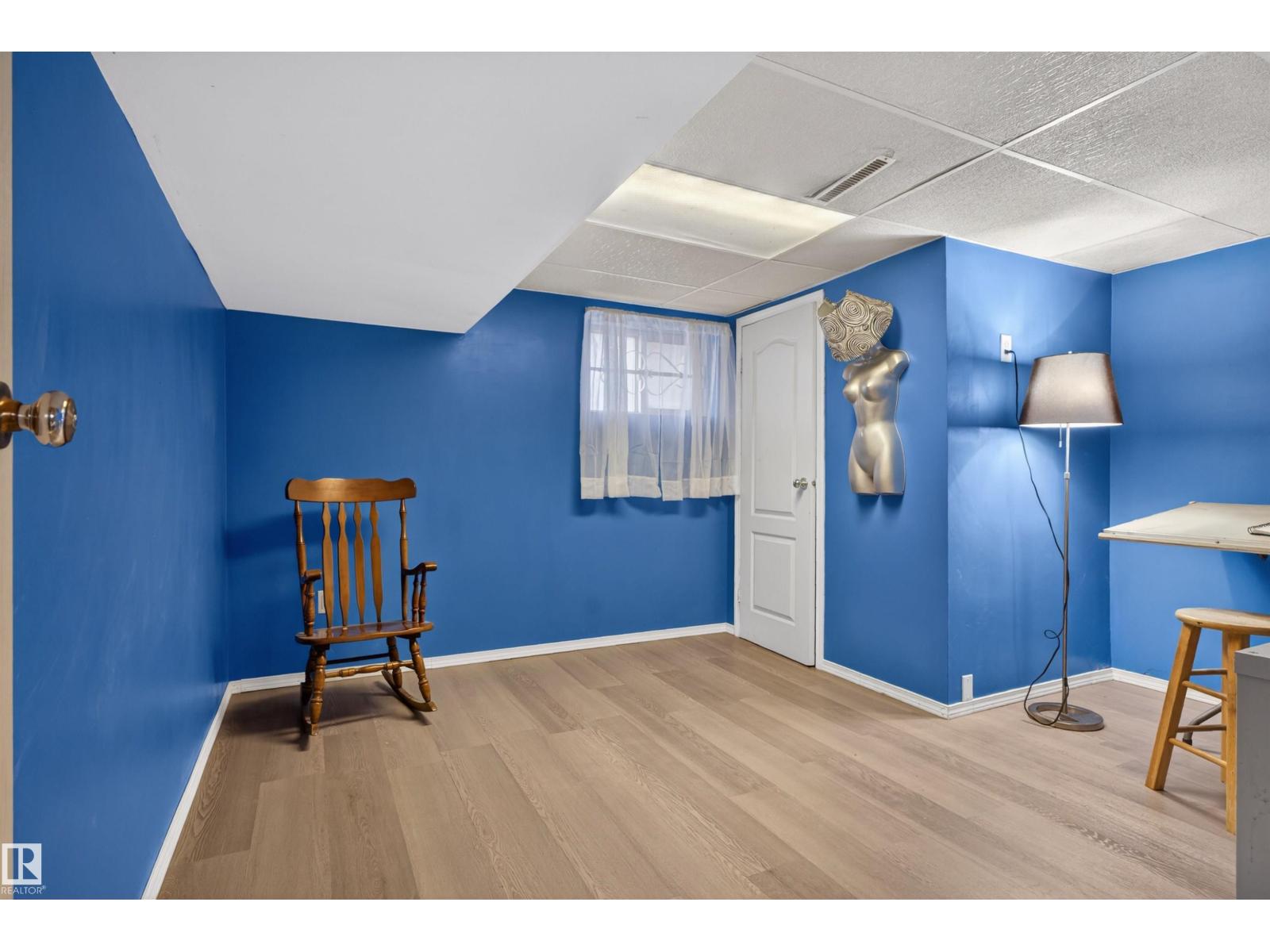 12040 76 ST NW - 24