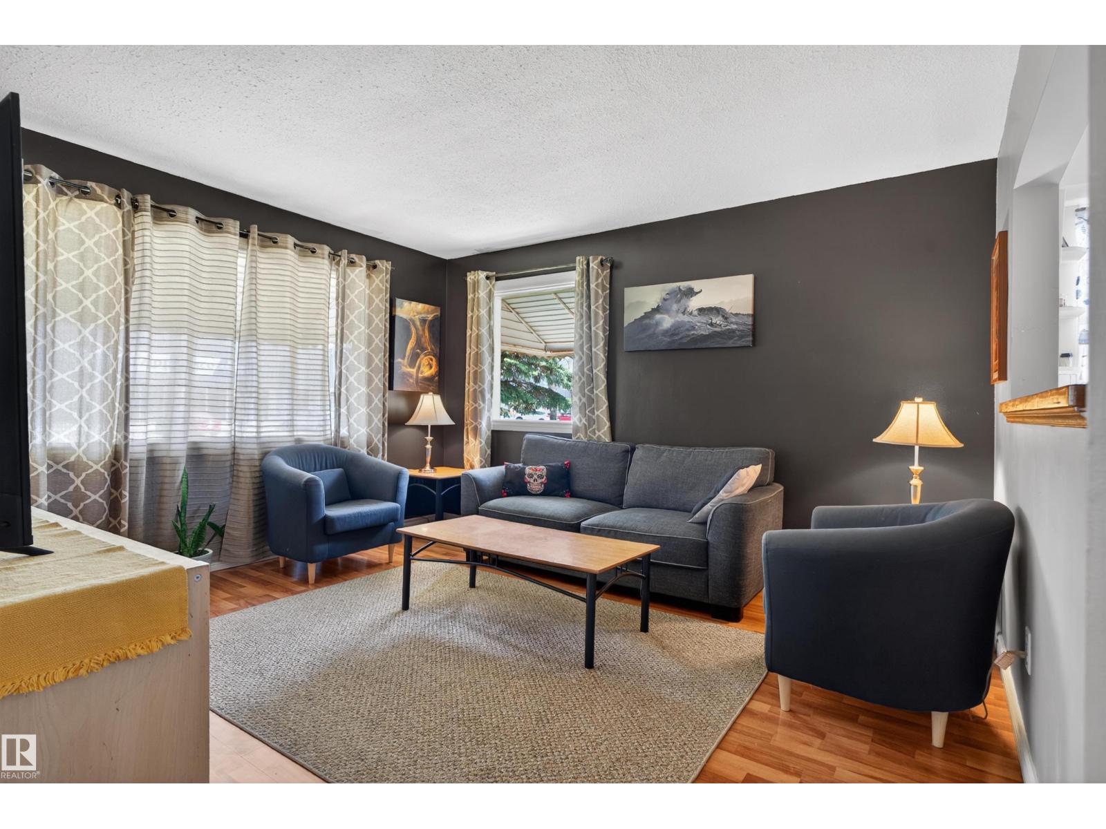 12040 76 ST NW - 4