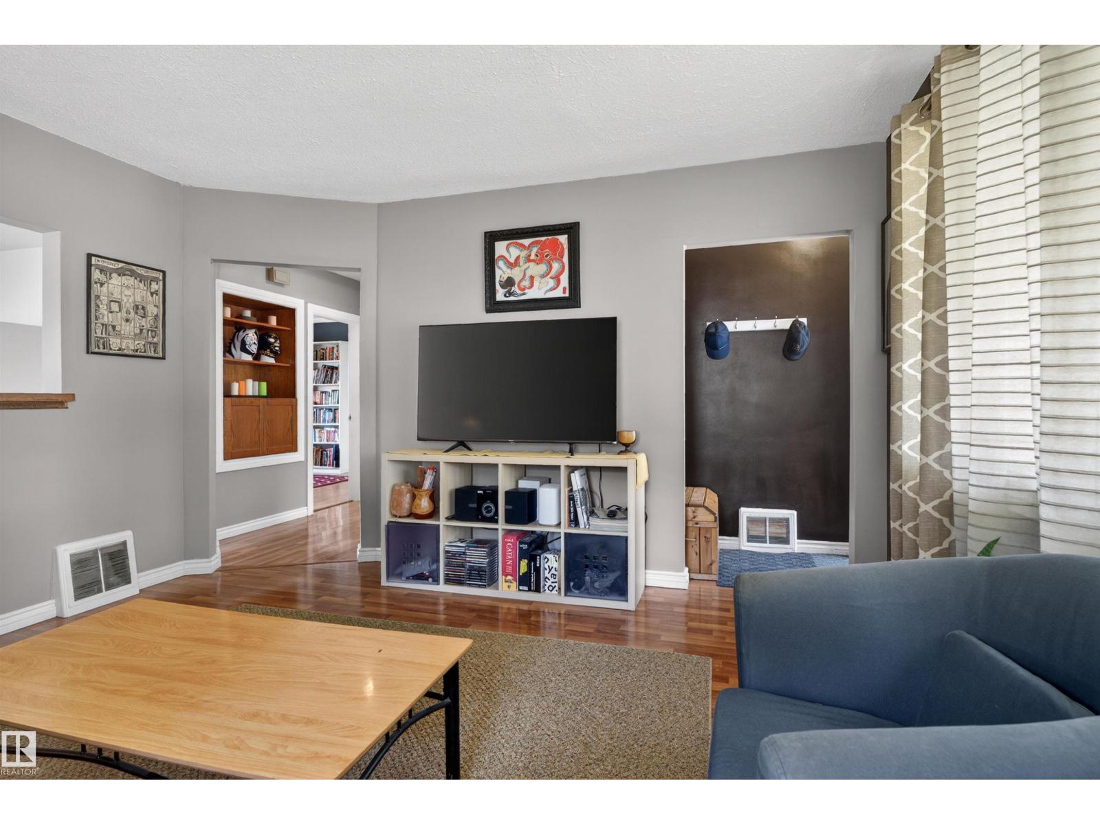 12040 76 ST NW - 5