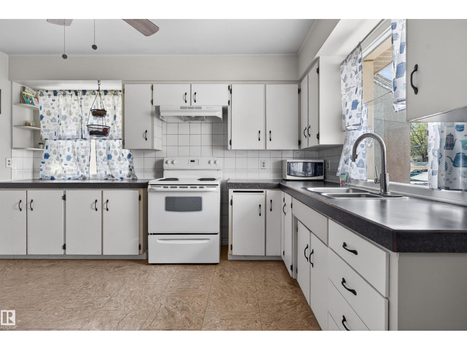 12040 76 ST NW - 6
