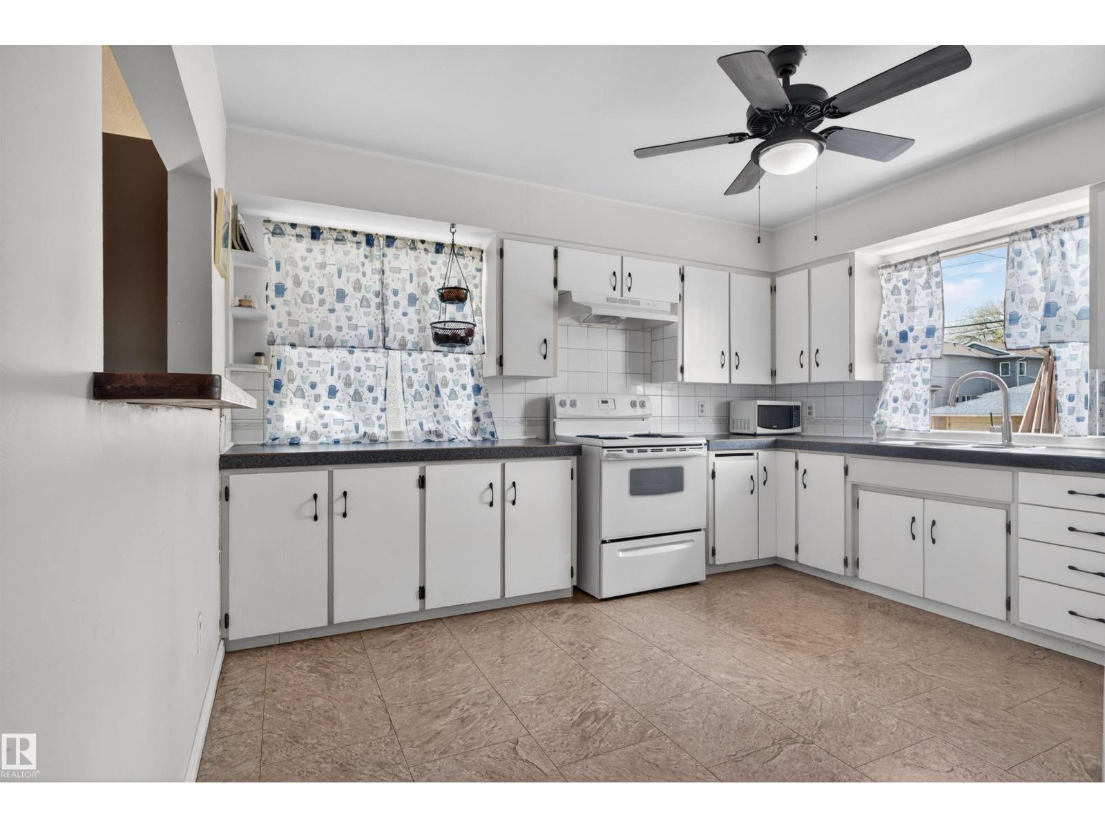 12040 76 ST NW - 8