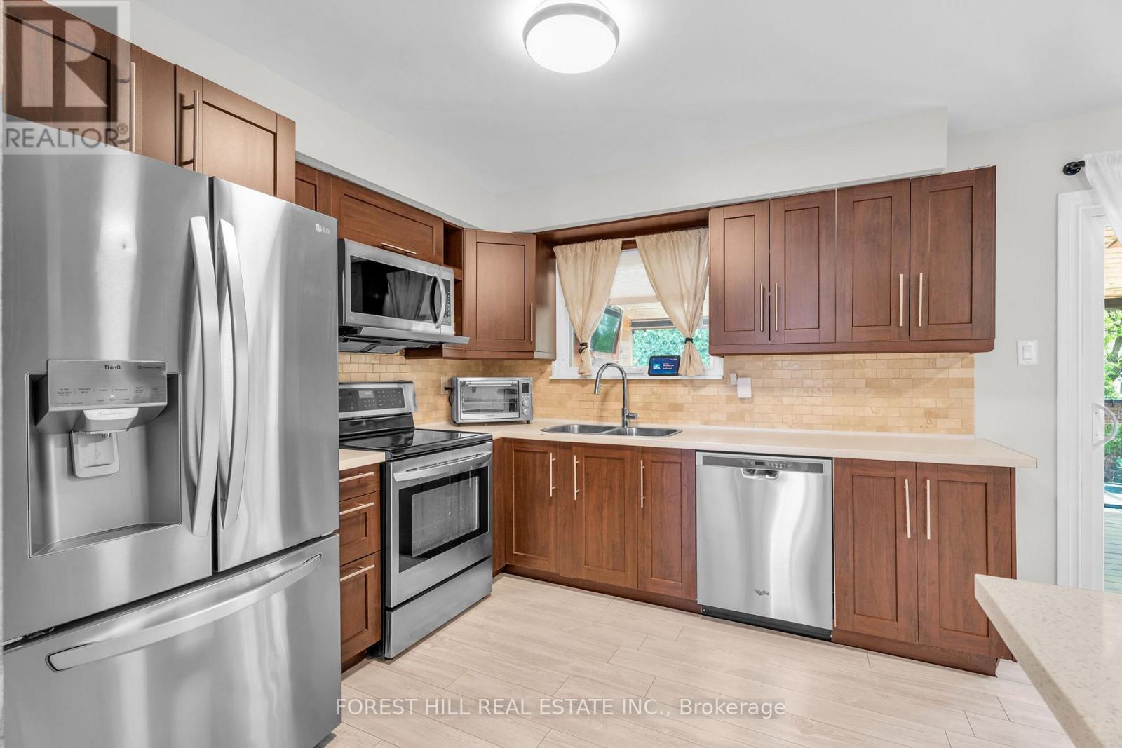 52 MCMURCHY AVENUE S - 14