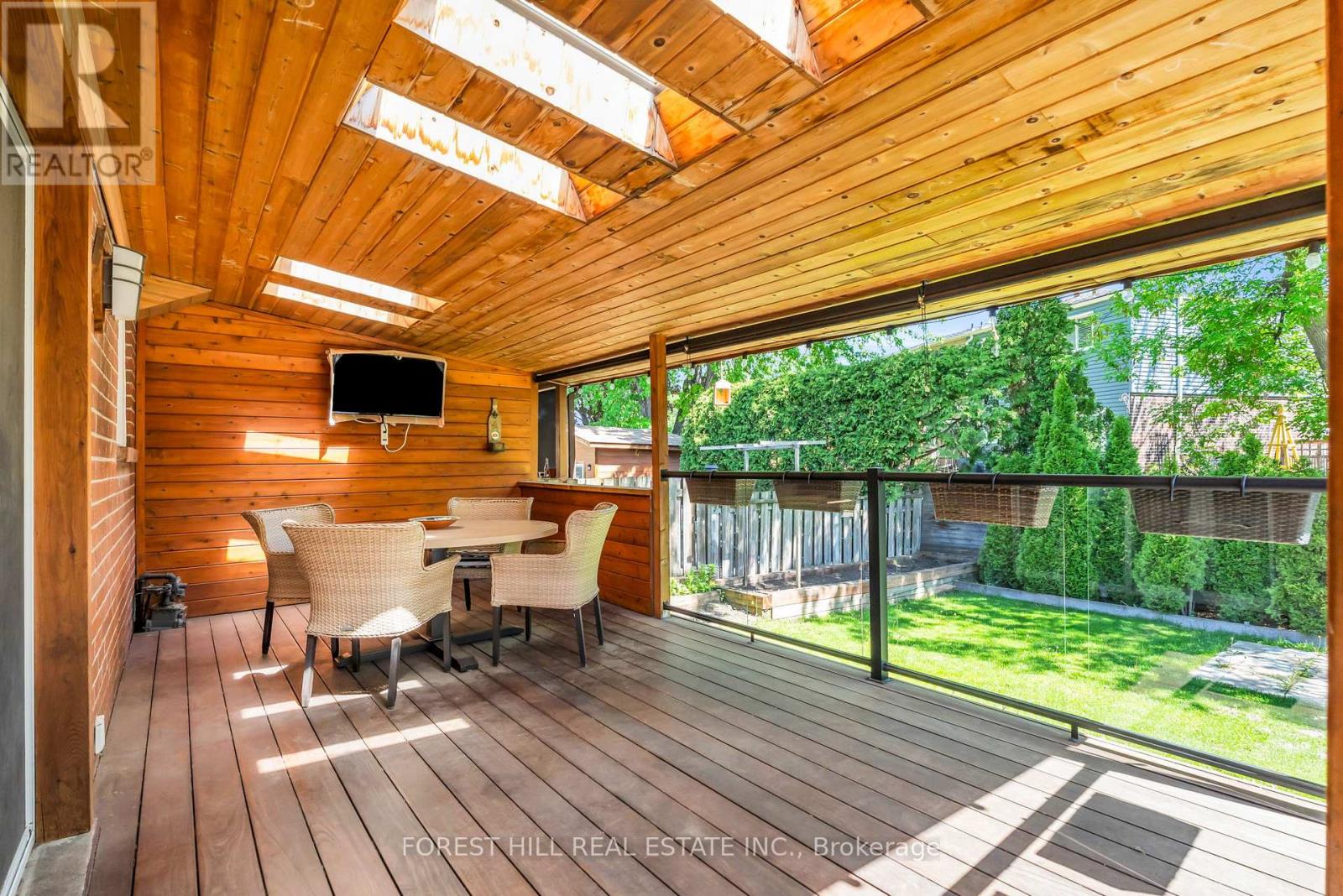 52 MCMURCHY AVENUE S - 29