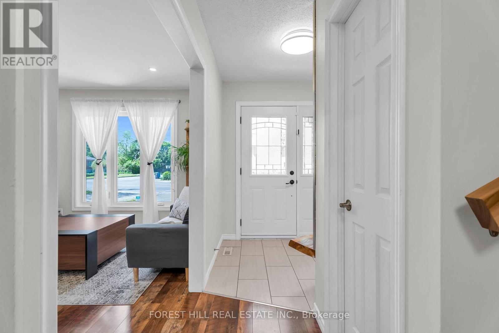 52 MCMURCHY AVENUE S - 4