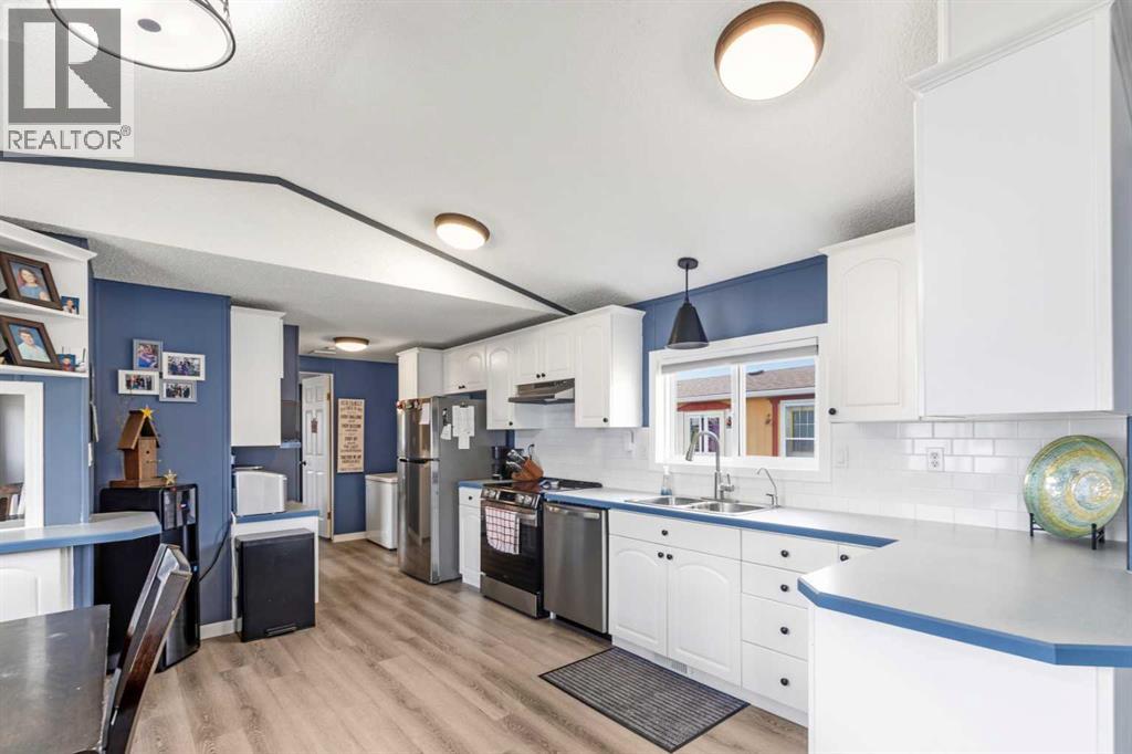 137 Clark Crescent - photo 2