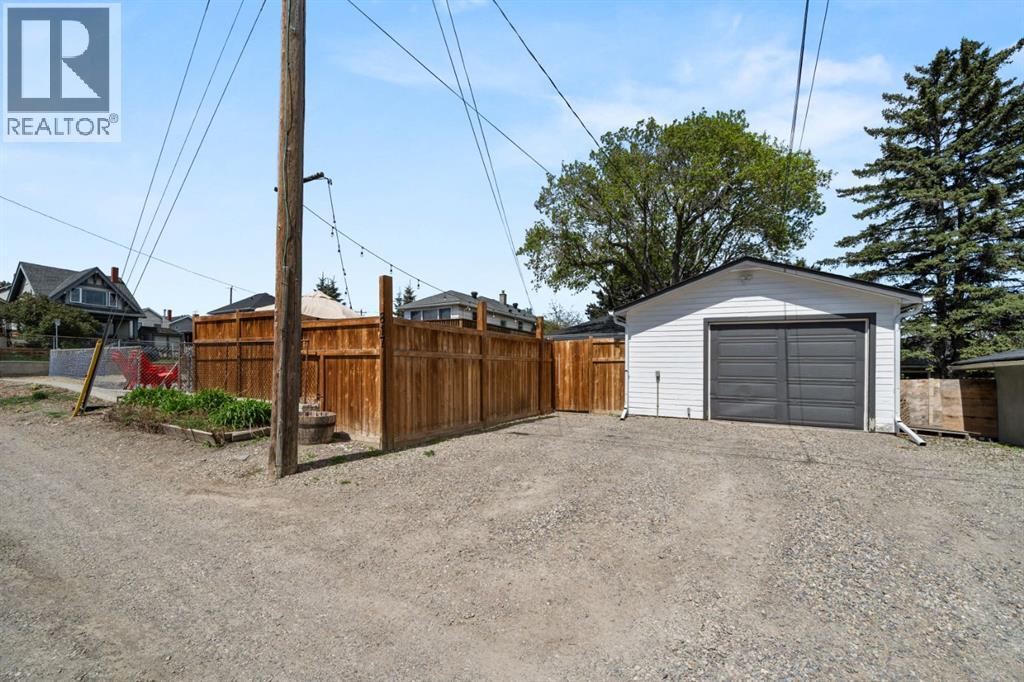 817 17 Avenue SE - 39