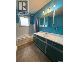 12 Queen Drive, Kindersley, SK S0L1S0 Photo 15