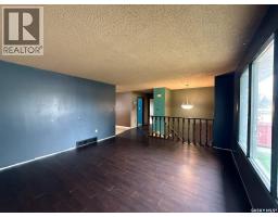 Laundry room - 12 Queen Drive, Kindersley, SK S0L1S0 Photo 8