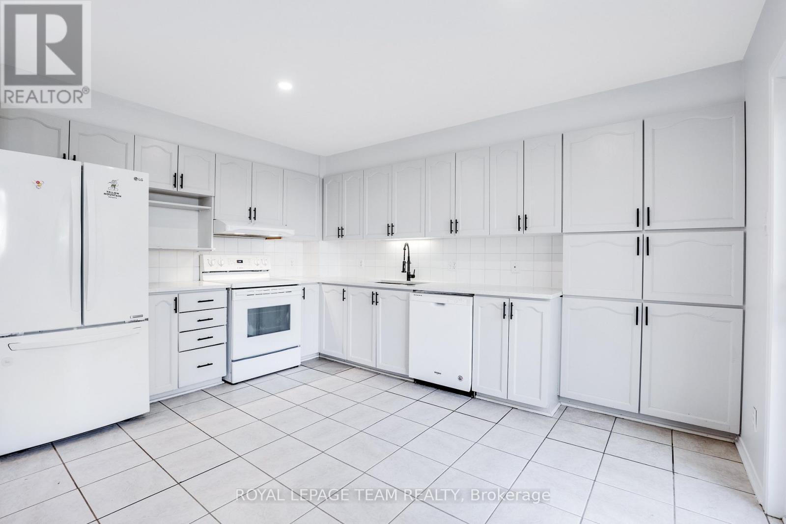 4 WINDHURST DRIVE - 12