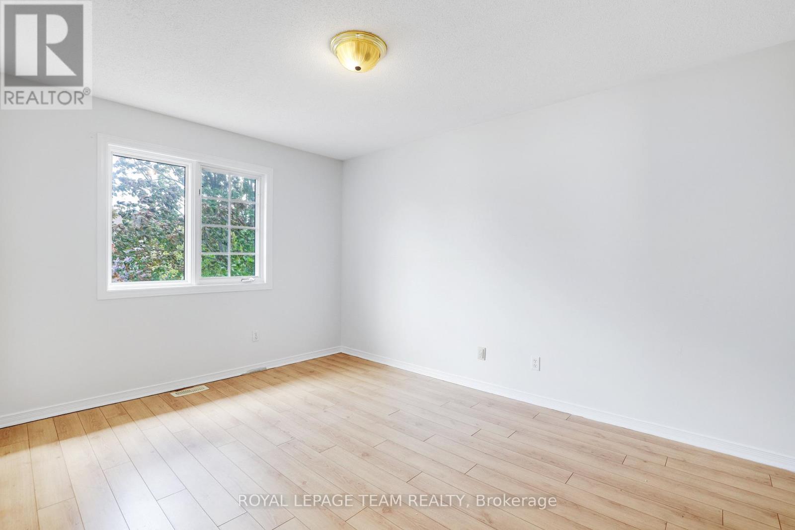 4 WINDHURST DRIVE - 21