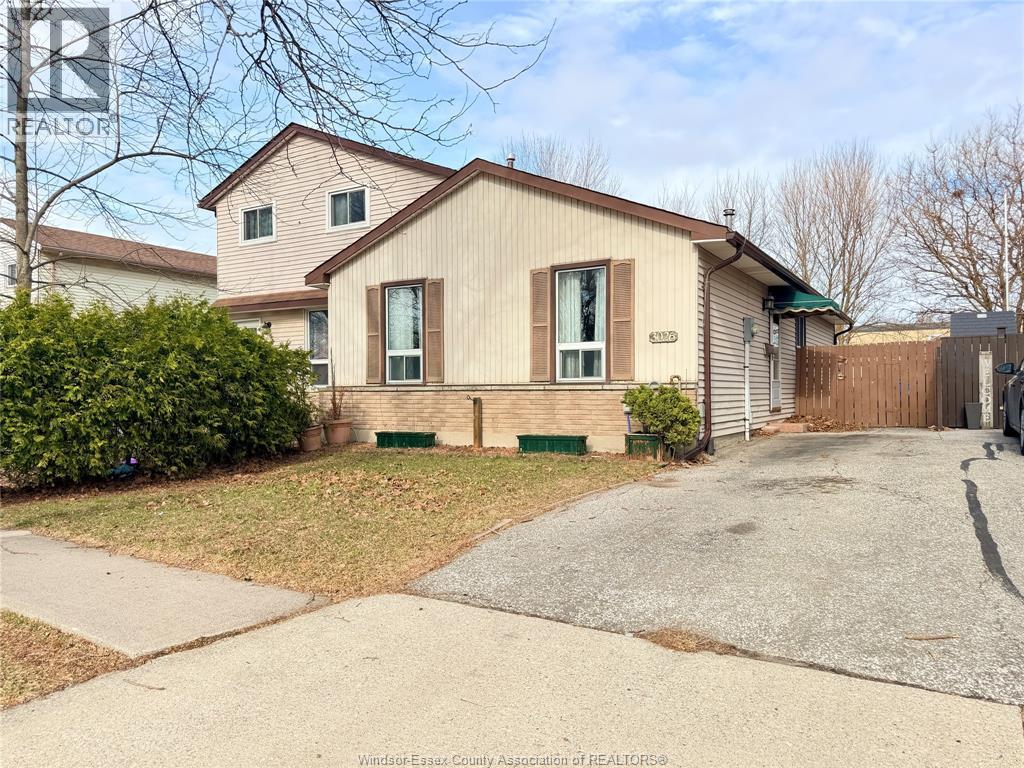 3026 ERINDALE CRESCENT - 1