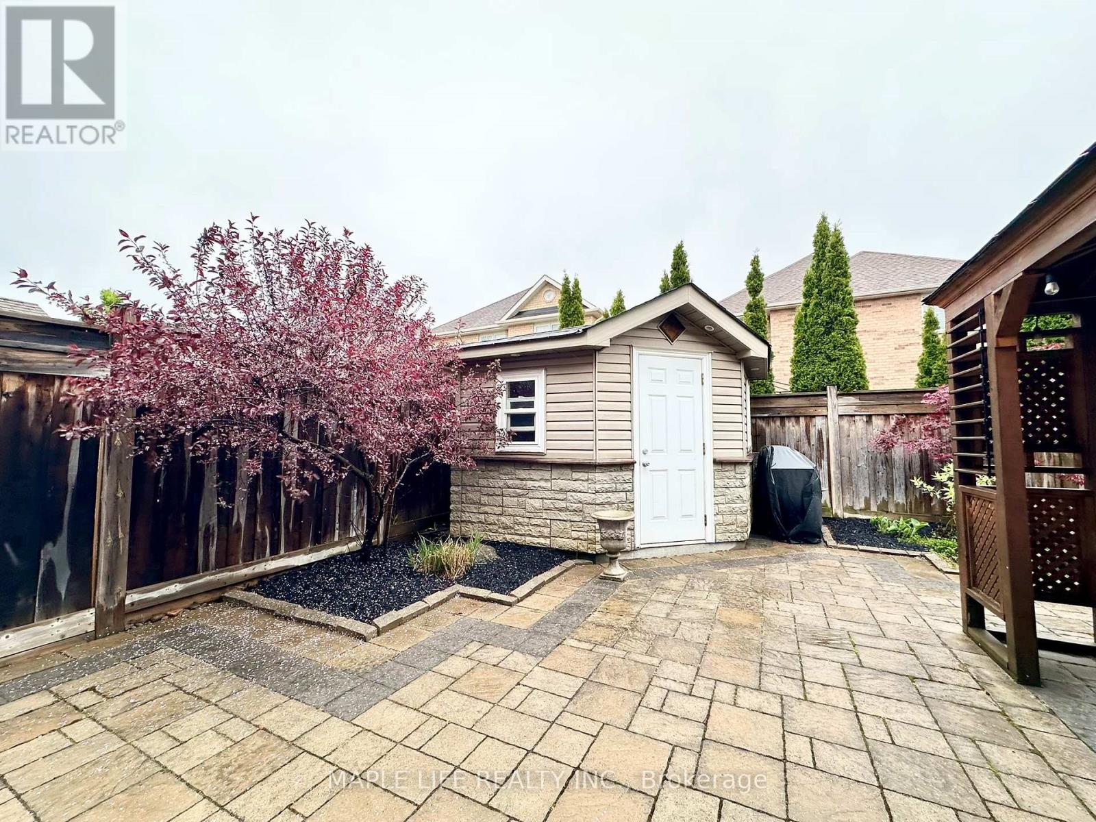 194 TWIN HILLS CRESCENT - 48