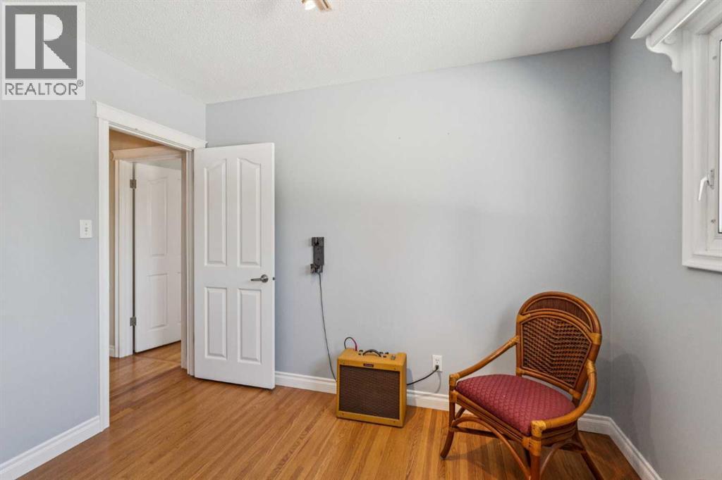 1043 32 Avenue NW - 14