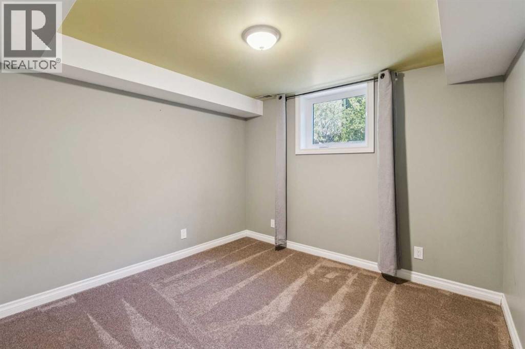1043 32 Avenue NW - 25