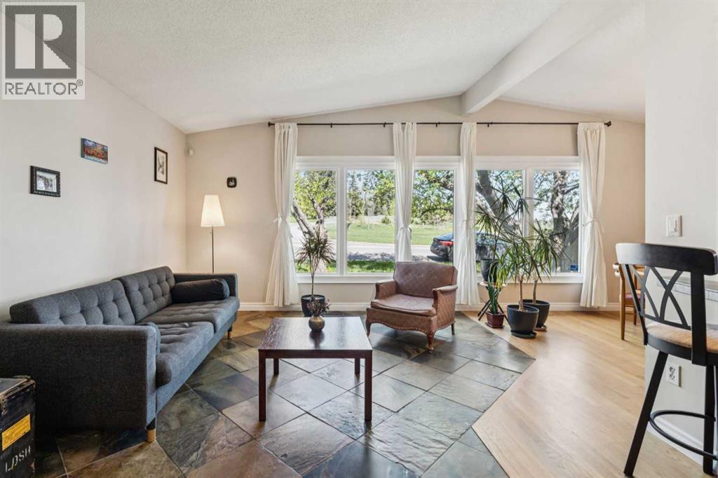 1043 32 Avenue NW - 5
