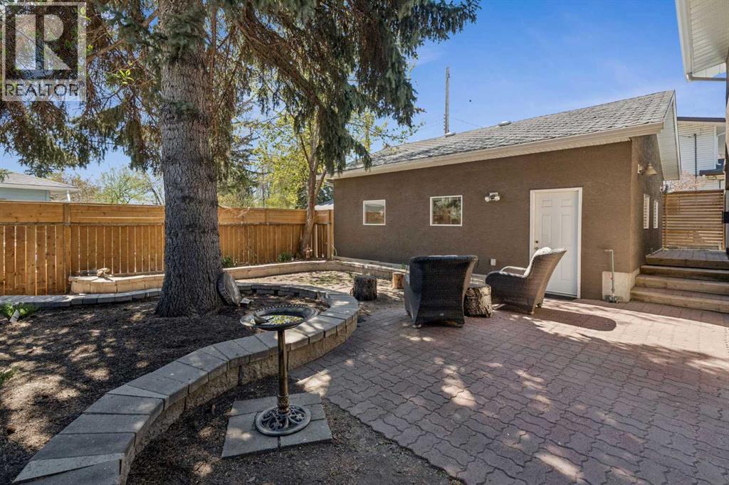 1043 32 Avenue NW - 35