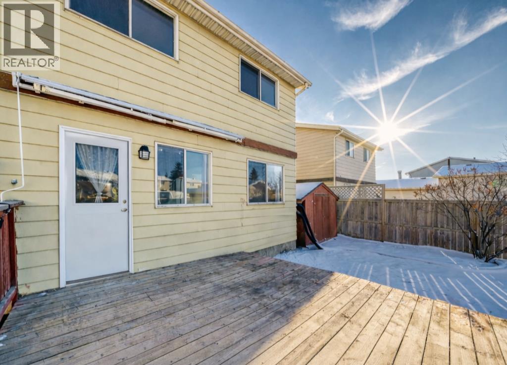 60 Erin Mount Crescent SE - 24