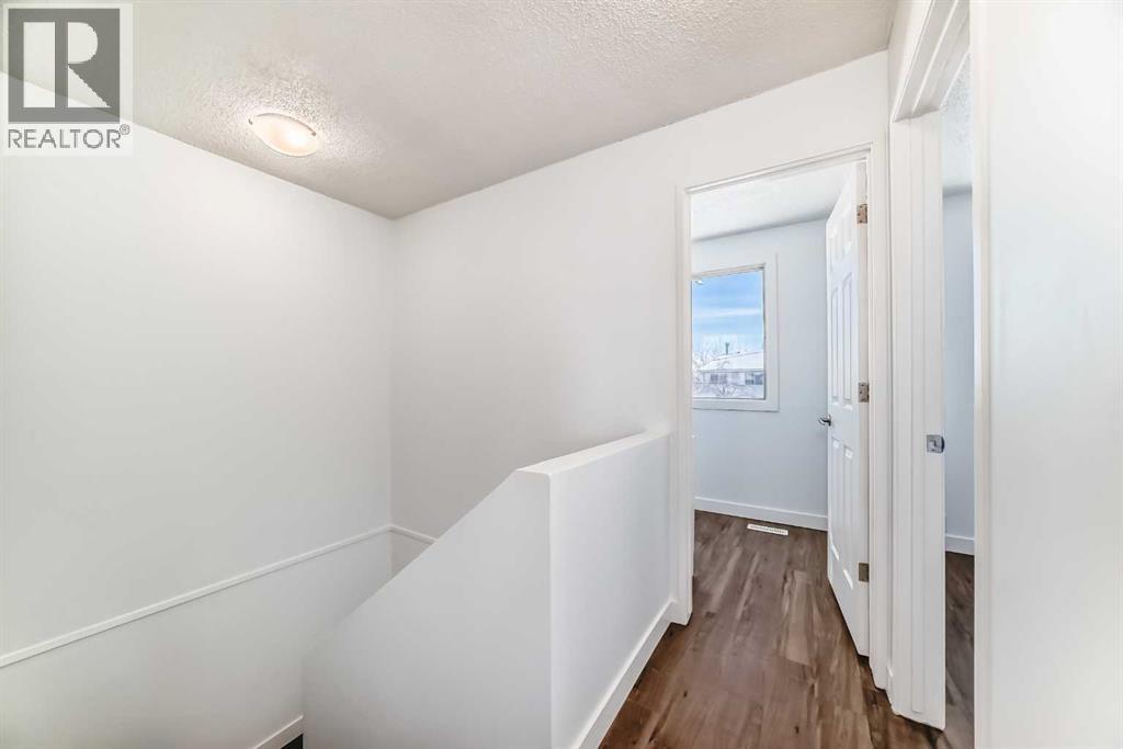 60 Erin Mount Crescent SE - 20